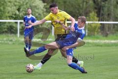 Kreisliga - Saison 2022/2023 - TSV Oberhaunstadt - FC Hitzhofen - Philipp Stipic gelb Hitzhofen  - Simon Bellinghausen blau Oberh.stadt -  - Foto: Meyer Jürgen