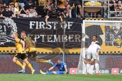 3. Liga; SG Dynamo Dresden - FC Ingolstadt 04; Tor Jubel Treffer Torwart Marius Funk (1, FCI) am Boden