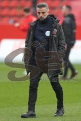 3. Fußball-Liga - Saison 2020/2021 - FC Ingolstadt 04 - FC Viktoria Köln - Vor dem Spiel Chef-Trainer Tomas Oral (FCI) beobachtet den Gegner - Foto: Meyer Jürgen