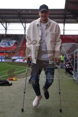 3.Liga - Saison 2022/2023 - FC Ingolstadt 04 -  SV Meppen - Tobias Schröck (Nr.21 - FCI) mit Krücken - Foto: Meyer Jürgen