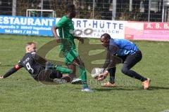 Fussball - Kreisliga - FC Grün Weiss Ingolstadt - FC Fatih Ingolstadt - Mathias Habricht schwarz Fatih mit einer Torchance - Farug Lawal Torwart GW Ingolstadt - Foto: Meyer Jürgen