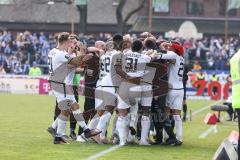 3. Liga; SV Meppen - FC Ingolstadt 04; Tor Jubel Treffer 0:2  mit dem Kopf Moussa Doumbouya (27, FCI) an der Seitenlinie, Spielerbank Torwart-Trainer Robert Wulnikowski (FCI) Cheftrainer Michael Köllner (FCI) Hans Nunoo Sarpei (18 FCI) Arian Llugiqi (25, 