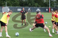 3. Liga - Saison 2024/25 - Trainingsauftakt- FC Ingolstadt 04 -  - Cheftrainerin Sabrina Wittmann (FCI) beobachtet - XXXXX - Foto: Meyer Jürgen