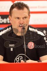 3. Liga; Rot-Weiss Essen - FC Ingolstadt 04; Interview Pressekonferenz Cheftrainer Uwe Koschinat (RWE) nach dem Spiel Sieg 2:0