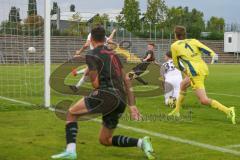 Bayernliga Süd - Saison 2021/2022 - FC Ingolstadt 04 II - SV Donaustauf - Görtler Patrick (#9 FCI) spielt den Pass auf Götzendörfer Mario (#23 FCI) der zum 1:2 Anschlusstreffer trifft - jubel - David Paulus Torwart Donaustauf - Foto: Meyer Jürgen