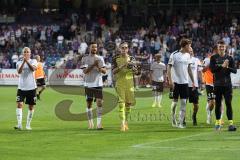 3.Liga - Saison 2022/2023 - VFL Osnabrück - FC Ingolstadt 04 - Das Spiel ist aus - Jubel - Die Mannschaft bedankt sich bei den Fans - FTorwart Marius Funk (Nr.1 - FCI) - Visar Musliu (Nr.16 - FCI) - Calvin Brackelmann (Nr.17 - FCI) - oto: Meyer Jürgen