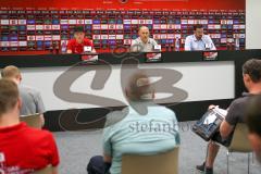 2. Fußball-Liga - Pressekonferenz - Vorstellung Cheftrainer Roberto Pätzold und Manager Profifußball Malte Metzelder - Saison 2021/2022 - FC Ingolstadt 04 - Cheftrainer FCI Roberto Pätzold links - Geschäftsführer FCI Manuel Sternisa mitte - Manager Profif