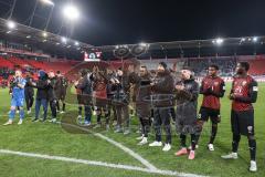 3. Liga; FC Ingolstadt 04 - Erzgebirge Aue; Spieler bedanken sich bei den Fans