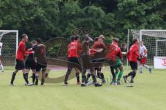 Relegation 2 - U17 - SSV Jahn Regensburg - FC Ingolstadt 04 - Spiel ist aus, 1:1 Ingolstadt steigt in die Bundesliga U17 auf, Jubel Party Feier, Team läuft aufs Spielfeld zum Gratulieren