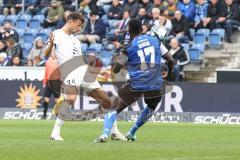 3. Liga; Arminia Bielefeld - FC Ingolstadt 04; Zweikampf Kampf um den Ball Lukas Fröde (34, FCI) Biankadi Merveille (17 AB)