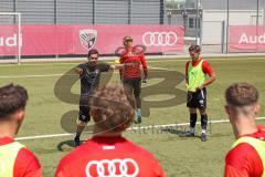 Bayernliga Süd - Saison 2022/2023 - FC Ingolstadt 04 II -  Trainingsauftakt - Käs Alexander Trainer FCI spricht mit seinen Spielern - Foto: Meyer Jürgen