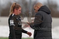 2023_12_10 - 2. Bundesliga - Saison 2023/24 - FC Ingolstadt 04 Frauen - VFL Wolfsburg - Cheftrainer Miren Catovic (FCI Frauen)  gibt Anweisungen - an - Lisa Ebert (Nr.10 - FCI Frauen) - Foto: Meyer Jürgen