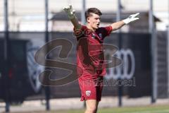 3. Liga; FC Ingolstadt 04 - Trainingsauftakt, erstes Training nach der Sommerpause; Torwart Markus Ponath (1, FCI) Trainingsspiel