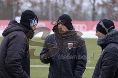 2. Fußball-Liga - Frauen - Saison 2022/2023 - FC Ingolstadt 04 - 1. FC Köln II - Cheftrainer Miren  Catovic (FC Ingolstadt 04 ) mitte im Gespräch mit Thorsten Splitt - Foto: Meyer Jürgen