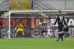 3. Liga - SC Verl - FC Ingolstadt 04 - auf der Hut, Torwart Fabijan Buntic (24, FCI) Jonatan Kotzke (25 FCI) Yildirim Aygün (18 Verl) Tobias Schröck (21, FCI)