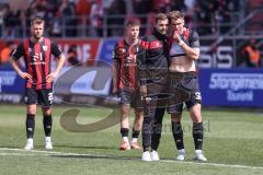 3. Liga; FC Ingolstadt 04 - Arminia Bielefeld; 0:3 Niederlage, hängende Köpfe Co-Trainer Fabian Reichler (FCI) bei Simon Lorenz (32, FCI) Yannick Deichmann (20, FCI) Gustav Christensen (24, FCI)