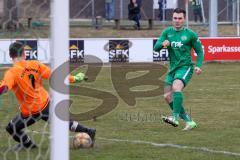 Testspiel - SV Manching - TSV Pöttmes - Benedikt Vollnhals (#9 Manching) vergibt eine Torchance - Luca Berger Torwart Pöttmes - Foto: Jürgen Meyer