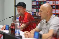 2. Fußball-Liga - Pressekonferenz - Vorstellung Cheftrainer Roberto Pätzold und Manager Profifußball Malte Metzelder - Saison 2021/2022 - FC Ingolstadt 04 - Cheftrainer FCI Roberto Pätzold links - Geschäftsführer FCI Manuel Sternisa - - Foto: Meyer Jürgen