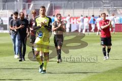 2.BL; FC Ingolstadt 04 - 1. FC Heidenheim; Niederlage, Spiel ist aus, 1:2, Spieler Ehrenrunde, bedanken sich bei den Fans, Torwart Fabijan Buntic (24, FCI) Denis Linsmayer (23, FCI) Michael Heinloth (17, FCI) Yassin Ben Balla (28, FCI) Maximilian Neuberge