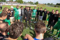 Relegation zur Bezirksliga - TSV Gaimersheim - BC Attaching - Schlusspfiff - traurig - jubel - enttäuscht - Manfred Wagner-Kroll Trainer Gaimersheim spricht zu seinen Spielern  - Foto: Jürgen Meyer