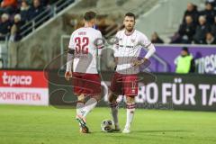 3. Liga; Erzgebirge Aue - FC Ingolstadt 04; Absprache Freistoß Simon Lorenz (32, FCI) Max Besuschkow (17, FCI)