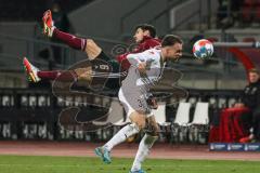 2.BL; 1. FC Nürnberg - FC Ingolstadt 04; Zweikampf Kampf um den Ball Patrick Schmidt (32, FCI) Schindler Christopher (16 , 1.FCN)