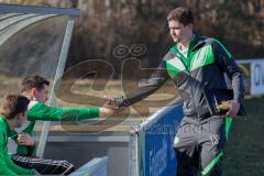 Bezirksliga OBB Nord - SV Manching - FC Schwabing München - Florian Stegmeier Trainer Manching beim Abklatschen an der Ersatzbank vor dem Spiel - Foto: Jürgen Meyer