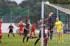 2. Fußball-Liga - Frauen - Saison 2022/2023 - FC Ingolstadt 04 - RB Leipzig - Yvonne Dengscherz (Nr.23 - FC Ingolstadt 04 ) - mit einer Torchance - Herzog Elvira Torwart Leipzig - Foto: Meyer Jürgen