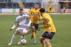 3. Liga; SpVgg Bayreuth - FC Ingolstadt 04; Zweikampf Kampf um den Ball Max Dittgen (10, FCI) Latteier Tim (22 SpVgg)