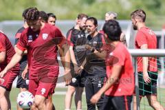 3. Liga; FC Ingolstadt 04 - Trainingsauftakt, erstes Training nach der Sommerpause; Cheftrainerin Sabrina Wittmann (FCI) gibt Anweisungen