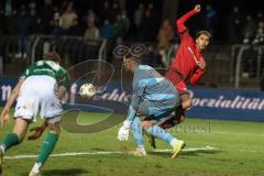 3. Liga; 1. FC Schweinfurt 05 - FC Ingolstadt 04; Torchance verpasst Yann Sturm (7, FCI) Torwart Weisbäcker Maximilian (40 S05)
