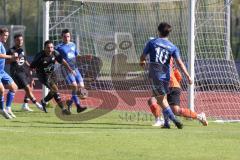 Kreisklasse - Saison 2025/26- TSV Ingolstadt Nord - FC Arnsberg - MArco Meier blau Arnsberg vergibt einen Torchance - Taha Yumak Torwart Ing.Nord - Foto: Meyer Jürgen
