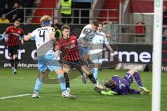 3. Liga; FC Ingolstadt 04 - TSV 1860 München; Calvin Brackelmann (17, FCI) Zweikampf Kampf um den Ball Hiller Marco (1 TSV) Verlaat Jesper (4 TSV) Lang Niklas (3 TSV)
