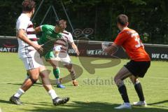Bezirksliga - Saison 2024/25 - Freundschaftsspiel - FC Gerolfing - SV Kasing - Leo Zänger (Nr.11 - FC Gerolfing) mit einer Torchance -  - Torwart Michael Wegele (Nr.32 - SV Kasing) - Foto: Meyer Jürgen