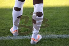 3.Liga - Saison 2022/2023 - VFL Osnabrück - FC Ingolstadt 04 - Stutzen von Hans Nunoo Sarpei (Nr.14 - FCI) - vor dem Spiel - Foto: Meyer Jürgen
