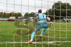 Toto-Pokal; VfB Eichstätt - FC Ingolstadt 04; Elfmeterschiessen, Deniz Erten (Nr.25 - VfB) vergibt den letzten Schuß gegen Torwart Marius Funk (1, FCI)