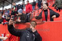 3. Liga; FC Ingolstadt 04 - MSV Duisburg; nach dem Spiel Sieg Jubel Freude, Spieler bedanken sich bei den Fans, Selfies, Marcel Costly (22, FCI)