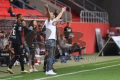 3. Liga; FC Ingolstadt 04 - SSV Jahn Regensburg; an der Seitenlinie, Spielerbank Cheftrainer Michael Köllner (FCI) Leon Guwara (6, FCI)