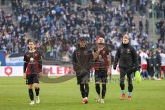 2.BL; Hamburger SV - FC Ingolstadt 04; Niederlage, hängende Köpfe 3:0, Spieler bedanken sich bei den Fans, Denis Linsmayer (23, FCI) Thomas Keller (27, FCI) Nico Antonitsch (5, FCI) Torwart Robert Jendrusch (1, FCI)