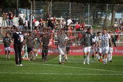3. Liga - Saison 2026/27 - Victoria Köln - FC Ingolstadt 04  -  Das Spiel ist aus - Enttäuschte Gesichter  - Die Mannschaft geht auf die Fans zu - Foto: Meyer Jürgen