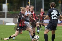 2. Frauen Bundesliga - Saison 2025/26- FC Ingolstadt 04 - VFL Wolfsburg - Stefanie Reischmann (Nr.24 - FC Ingolstadt Frauen I) - Anastasia Harting weiss Wolfsburg - Nina Penzkofer (Nr.29 - FC Ingolstadt Frauen I) links - Foto: Meyer Jürgen