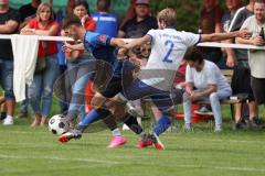 Kreisliga - Saison 2023/2024 - SV Menning - FC Mindelstetten - Simon Wolfsfellner blau Menning Jonas Schoberer weiss Mindelstetten - - Foto: Meyer Jürgen