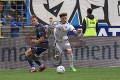 3. Liga; VfB Oldenburg - FC Ingolstadt 04; Zweikampf Kampf um den Ball Hawkins Jalen (20 FCI) Steurer Oliver (32 VfB)