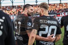 3. Liga; FC Ingolstadt 04 - TSV 1860 München; Sieg Jubel Freude Spiel ist aus 2:1, Spieler bedanken sich bei den Fans, Tanz Pascal Testroet (37, FCI) Yannick Deichmann (20, FCI)