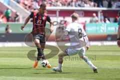 3. Liga; FC Ingolstadt 04 - Arminia Bielefeld; Zweikampf Kampf um den Ball Marcel Costly (22, FCI) Schreck Sam (8 AB)