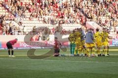 3. Liga; FC Ingolstadt 04 - Borussia Dortmund II; Niederlage, hängende Köpfe Tobias Bech (11, FCI) Pascal Testroet (37, FCI) am Boden, BVB feiert