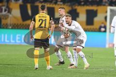 3. Liga; Dynamo Dresden - FC Ingolstadt 04; Diskussion Yannick Deichmann (20, FCI) Meißner Robin (21 DD) Mladen Cvjetinovic (19, FCI)