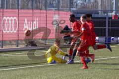 A - Junioren Bundesliga Süd/Südwest -  Saison 2021/2022 - FC Ingolstadt 04 - FC Bayern München - Wenig Marcel #8 schwarz München mit einer Torchance - Bock Julian Torwart (#33 FCI) - Nduka Donald (#4 FCI) - Riedl Fabio (#18 FCI) - Foto: Meyer Jürgen