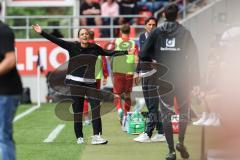 3. Liga; FC Ingolstadt 04 - SSV Jahn Regensburg; Cheftrainerin Sabrina Wittmann (FCI) regt sich auf Schiedsrichter