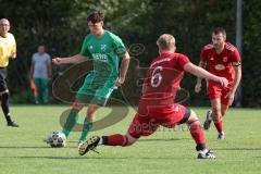 Kreisklasse - Saison 2025/26- TSV Lenting - SV Eitensheim - Bastian Schiweck grün Lenting - Florian Trini rot Eitensheim - Nico Späth #6 rot Eitensheim - Foto: Meyer Jürgen